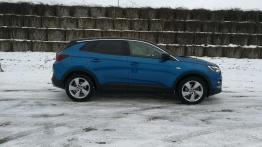 Opel Grandland X - galeria redakcyjna - prawy bok