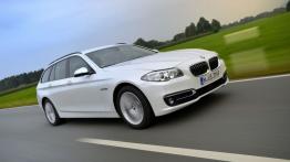 BMW serii 5 F11 520d Touring (2015) - prawy bok