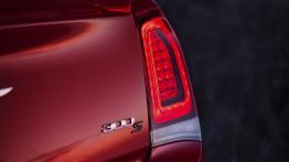 Chrysler 300S 2015 - prawy tylny reflektor - włączony