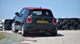 Mini John Cooper Works 2015 - widok z tyłu