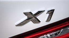 BMW X1 II xDrive20d (2016) - emblemat