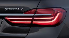 BMW serii 7 G12 750Li xDrive (2016) - prawy tylny reflektor - włączony