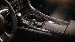 Lexus RX IV 450h (2016) - tunel środkowy między fotelami