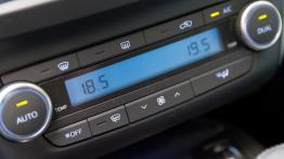 Toyota Avensis III Sedan Facelifting - galeria redakcyjna - panel sterowania wentylacją i nawiewem