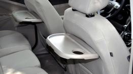 Ford C-MAX II Grand C-MAX 1.6 EcoBoost 150KM - galeria redakcyjna - inny element wnętrza z tyłu