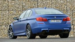 BMW M5 F10 Facelifting (2014) - widok z tyłu