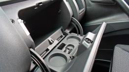 Mercedes Vito W639 Furgon Facelifting 110 CDI 95KM - galeria redakcyjna - schowek przedni otwarty