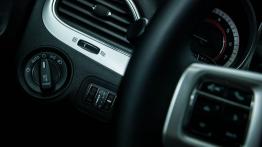 Fiat Freemont 3.6 V6 280KM - galeria redakcyjna - panel sterowania pod kierownicą