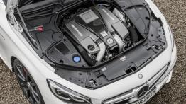 Mercedes S63 AMG Coupe (2014) - silnik - widok z góry