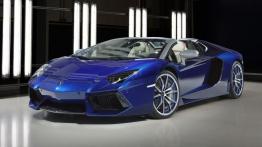 Lamborghini Aventador Roadster - widok z przodu