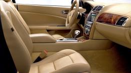 Jaguar XK Coupe - widok ogólny wnętrza z przodu