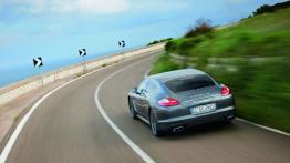 Porsche Panamera Turbo S - widok z tyłu