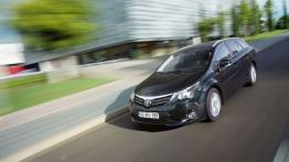 Toyota Avensis III kombi Facelifting - widok z przodu