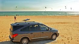 Ssangyong Rodius 2007 - prawy bok