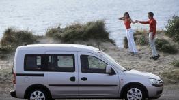 Opel Combo Tour - prawy bok