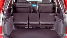 Honda CR-V 2006 - tylna kanapa złożona, widok z bagażnika