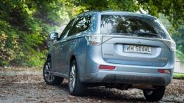 Mitsubishi Outlander III PHEV - galeria redakcyjna (2) - widok z tyłu
