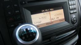 Mercedes Vito W639 Furgon Facelifting 110 CDI 95KM - galeria redakcyjna (2) - radio/cd/panel lcd