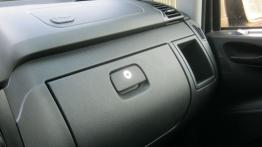 Mercedes Vito W639 Furgon Facelifting 110 CDI 95KM - galeria redakcyjna (2) - schowek przedni zamkni