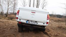 Mitsubishi L200 IV Double Cab 2.5 - galeria redakcyjna - widok z tyłu