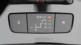 Peugeot 508 SW Facelifting - galeria redakcyjna (2) - tunel środkowy między fotelami