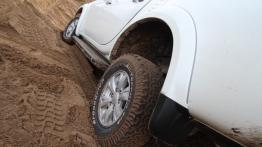 Mitsubishi L200 IV Double Cab 2.5 - galeria redakcyjna - bok - inne ujęcie