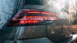 Volkswagen Golf R - galeria redakcyjna (2) - lewy tylny reflektor - w??czony