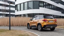 Suzuki Vitara 1.0 Boosterjet 111 KM - galeria redakcyjna (2) - widok z tyłu