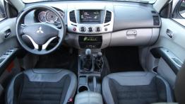 Mitsubishi L200 IV Double Cab 2.5 - galeria redakcyjna - pełny panel przedni