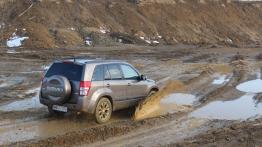 Suzuki Grand Vitara II SUV 5d Facelifting 2012 2.4 VVT 169KM - galeria redakcyjna 2 - widok z tyłu