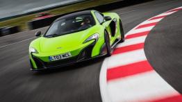 McLaren 675LT (2016) 2/2 - widok z przodu