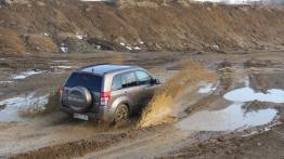 Suzuki Grand Vitara II SUV 5d Facelifting 2012 2.4 VVT 169KM - galeria redakcyjna 2 - widok z tyłu