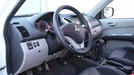 Mitsubishi L200 IV Double Cab 2.5 - galeria redakcyjna - kierownica