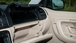 Skoda Fabia II Facelifting 1.2 TSI - galeria redakcyjna - schowek przedni otwarty