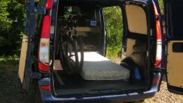 Mercedes Vito W639 Furgon Facelifting 110 CDI 95KM - galeria redakcyjna (2) - tył - bagażnik otwarty