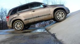 Suzuki Grand Vitara II SUV 5d Facelifting 2012 2.4 VVT 169KM - galeria redakcyjna 2 - prawy bok