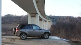 Suzuki Grand Vitara II SUV 5d Facelifting 2012 2.4 VVT 169KM - galeria redakcyjna 2 - prawy bok