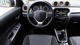 Suzuki Vitara 1.0 Boosterjet 111 KM - galeria redakcyjna (2) - pełny panel przedni