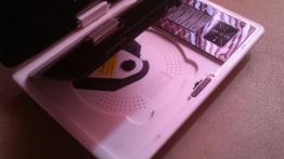 Przenośny odtwarzacz DVD marki Vordon - sposób na spokojną podróż?