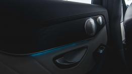 Mercedes-Benz Klasa C 300h - galeria redakcyjna - drzwi tylne lewe od wewn?trz