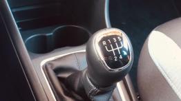 Skoda Rapid Spaceback 1.0 TSI 95 KM - galeria redakcyjna - d?wignia zmiany biegów