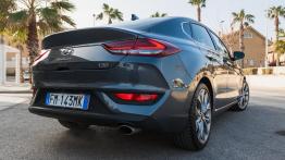 Hyundai i30 Fastback - galeria redakcyjna - widok z tyłu