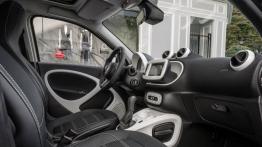 Smart forfour II (2015) w Paryżu - widok ogólny wnętrza z przodu
