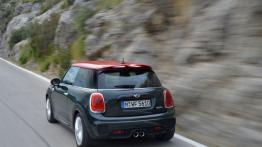 Mini John Cooper Works 2015 - widok z tyłu