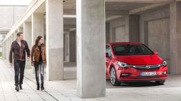 Opel Astra K Hatchback 5d (2016) - widok z przodu