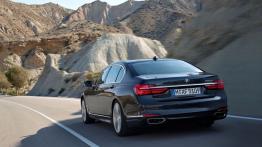BMW serii 7 G12 750Li xDrive (2016) - widok z tyłu