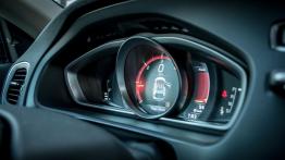 Volvo V40 II Cross Country 2.0 D4 - galeria redakcyjna - zestaw wskaźników