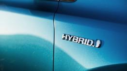 Toyota RAV4 IV Facelifting Hybrid (2016) - emblemat boczny