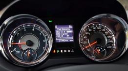 Lancia Voyager 3.6 V6 283KM - galeria redakcyjna (2) - zestaw wskaźników