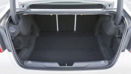 Jaguar XE S Polaris White (2015) - bagażnik